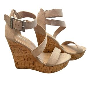 CHARLES BY CHARLES DAVID Women's Wedge. Size 6